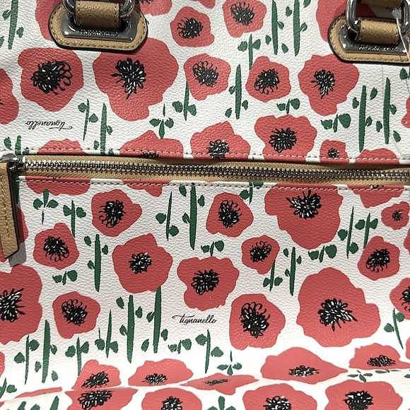👜🌺‎ NWT TIGNANELLO Strawberry Poppy Tote | Red & Cream Floral Handbag | - Picture 13 of 13